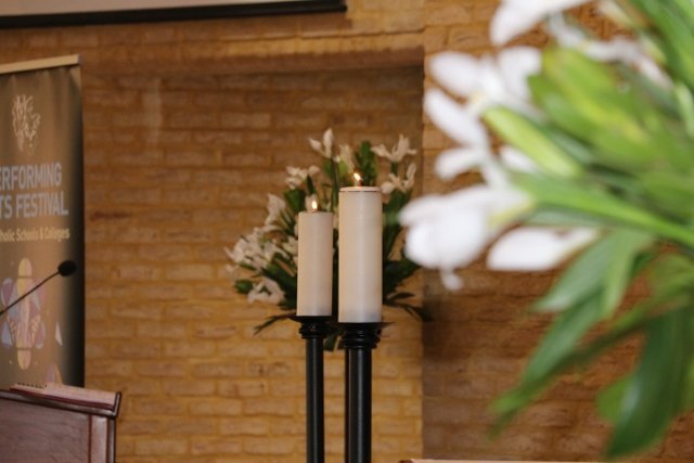 1b. altar with flowers 640x427 1b. altar with flowers 640x427